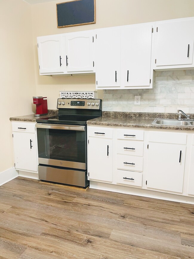 Building Photo - 3920 E Church St