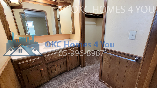 Building Photo - 3 Bed with Lake Hefner View