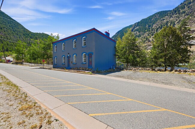 Building Photo - 401 Rose St