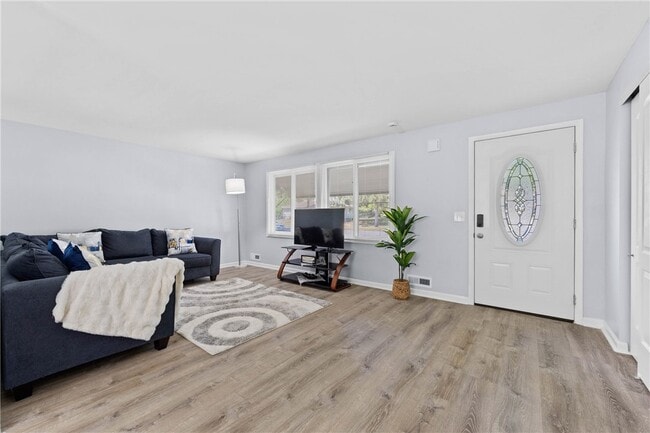 Building Photo - 189 Lawson Rd