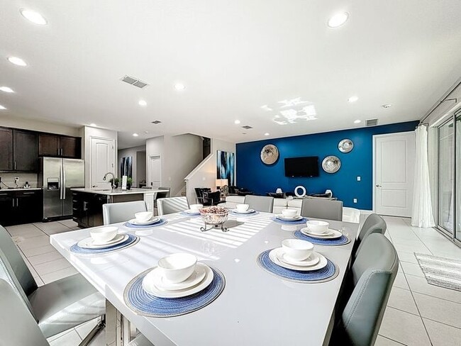 Building Photo - 8 Bedrooms 7 baths on a resort community