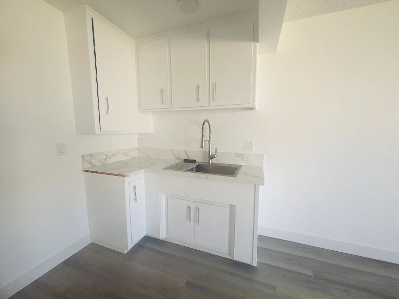 Building Photo - 9371 Cellini Ave