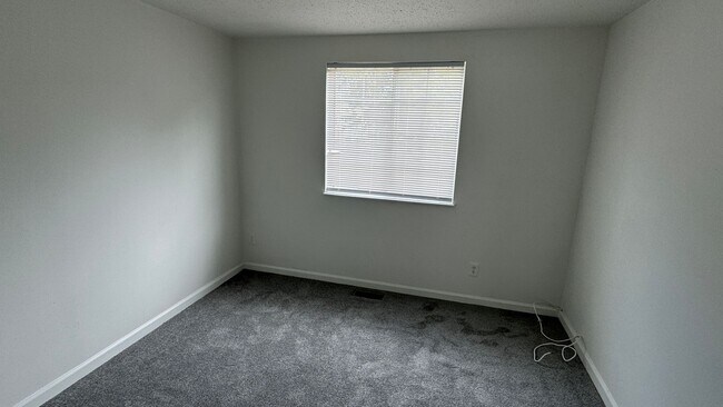 Building Photo - Town Home in Greenaire Woods