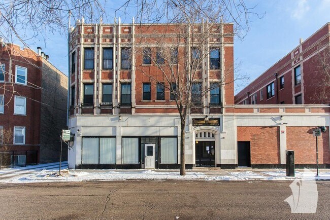 Building Photo - 2737 North Spaulding-320