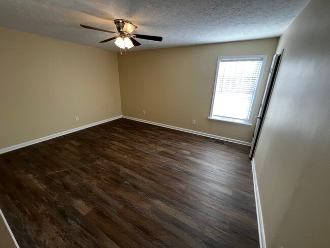 Building Photo - 5220 Redfield Dr