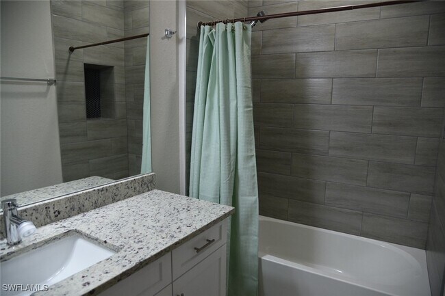 Building Photo - 4666 Villa Capri Ln