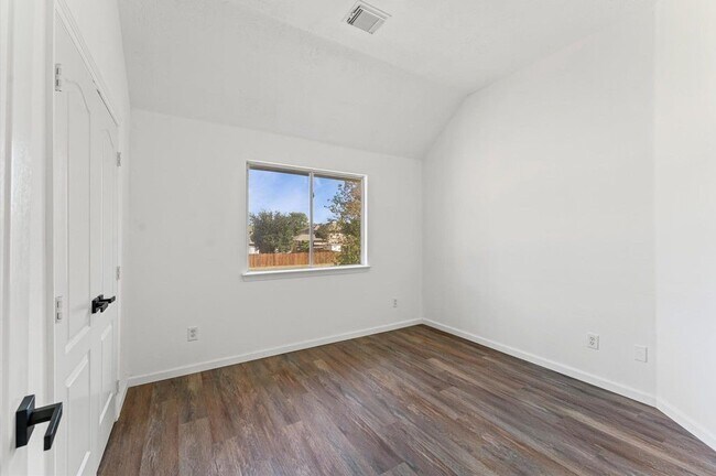 Building Photo - 2830 Fern Hill Dr