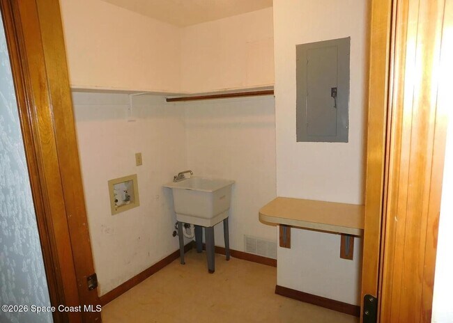 Building Photo - 649 Woodbridge Dr