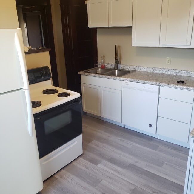 Building Photo - 416 N 6th St