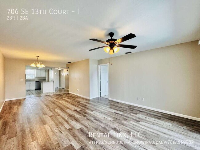 Building Photo - 706 SE 13th Ct