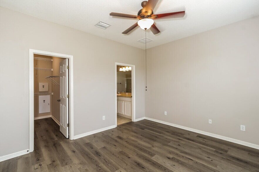 Building Photo - 808 College Chase Dr