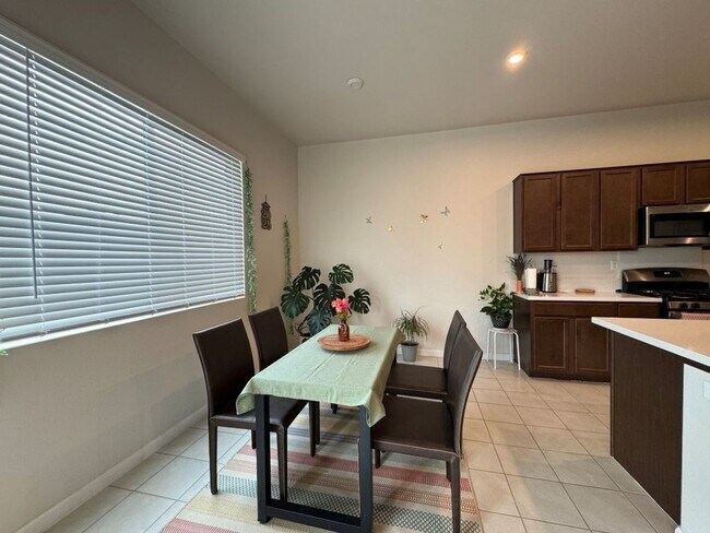 Building Photo - Beautiful Springlake Home with Solar and S...