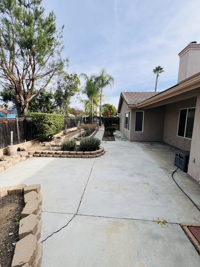 Building Photo - 31182 Amsterdam Rd