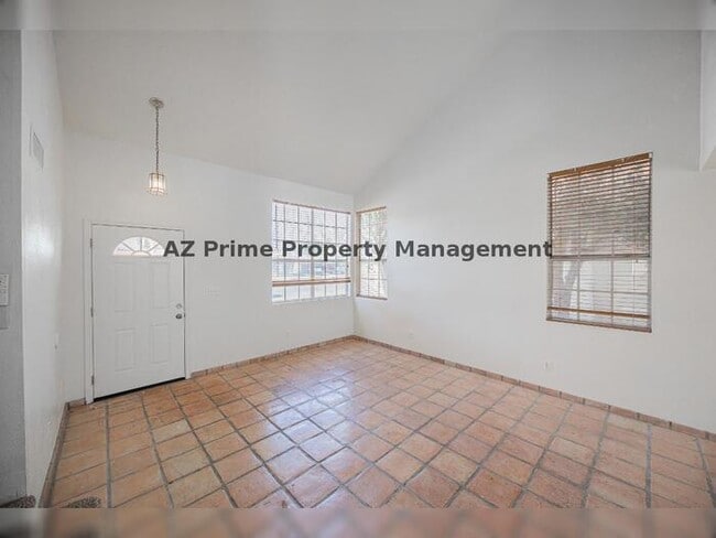 Building Photo - 489 W Carmen St