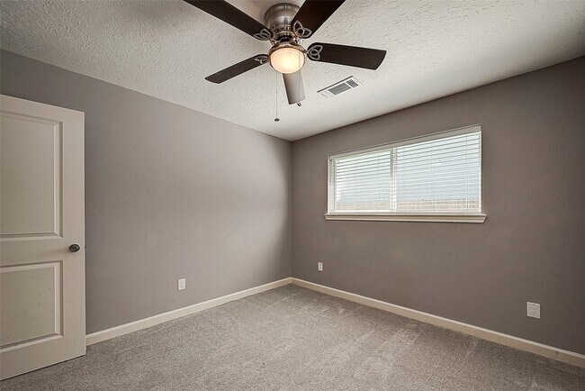 Building Photo - 1623 Cherry Ridge Dr
