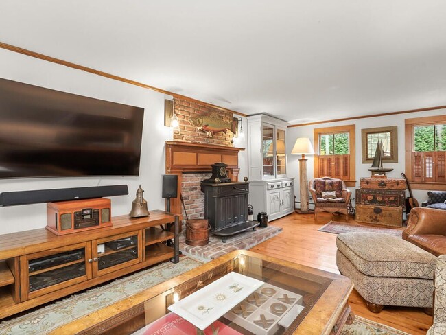 Building Photo - 47 Hollow Tree Ridge Rd