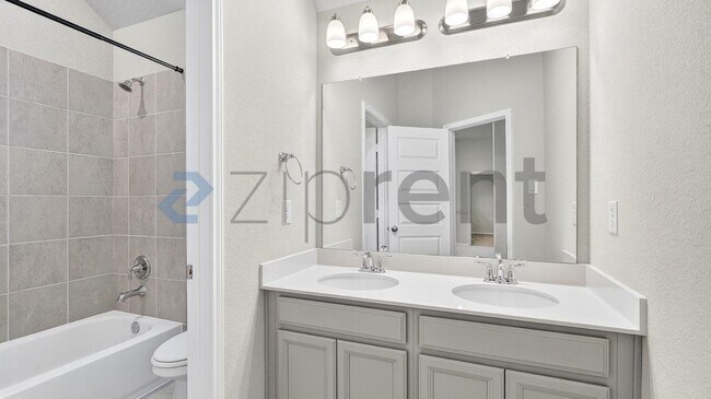 Building Photo - 17685 Martin Crk Ln