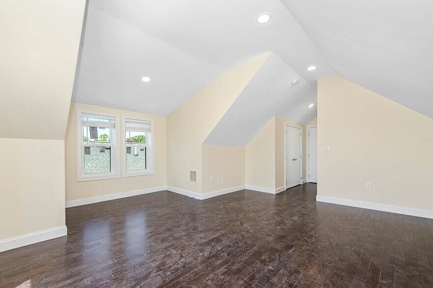 Building Photo - 70-72 Stanley Ave. Unit 72
