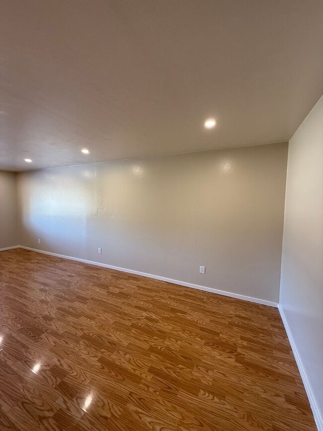 Building Photo - 300 Stony Point Rd