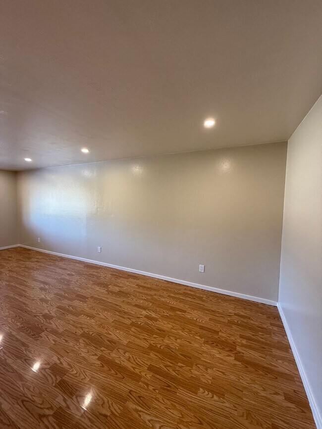 Building Photo - Remodeled 1 bedroom/ 1 Bathroom 2nd Story Condo Available for Rent in Santa Rosa!