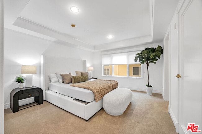 Building Photo - 871 Granville Ave