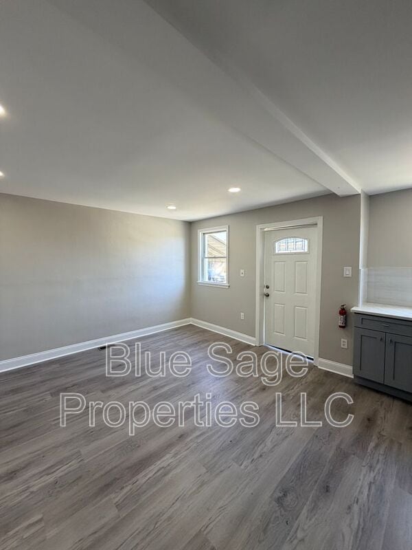 Building Photo - 1012 Burnside Rd