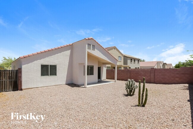 Building Photo - 3141 W Sunland Ave