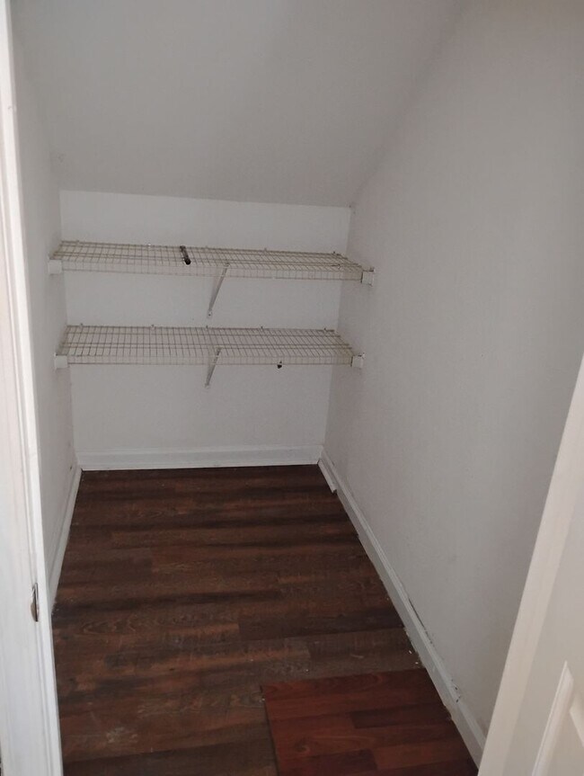 Building Photo - 2925 Hargrove E Rd