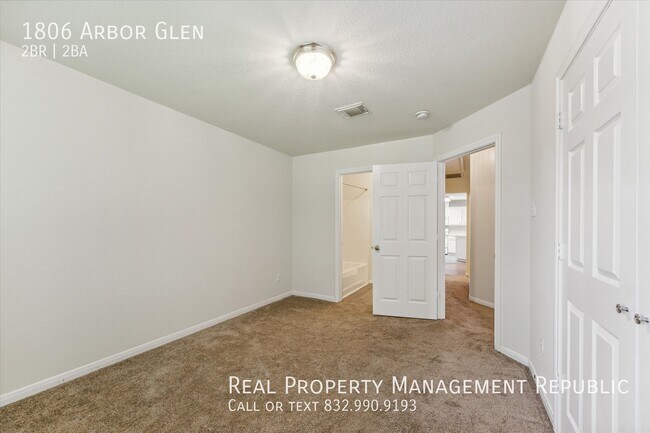 Building Photo - 1806 Arbor Glen