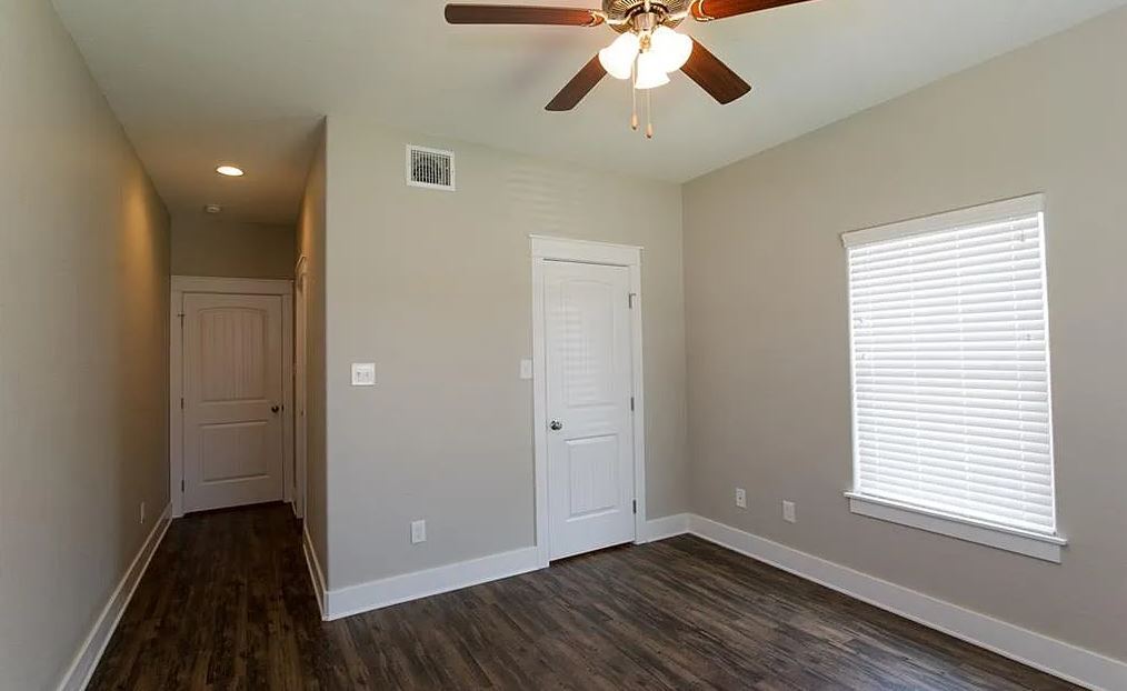 Building Photo - 124 Waverly Dr