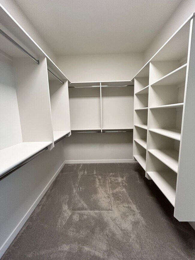 Building Photo - Gorgeous 3 bedroom 2 bathroom Home in Nampa