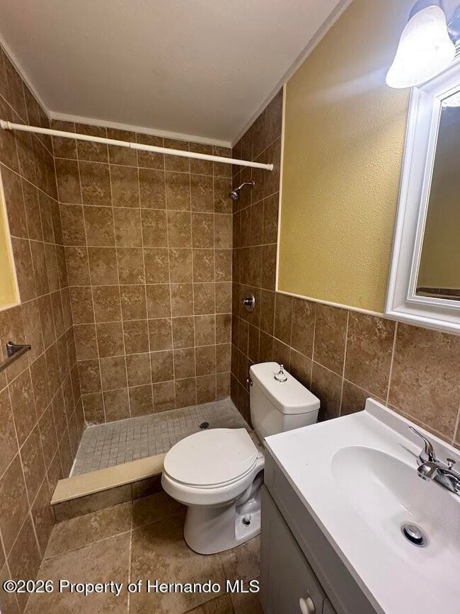 Building Photo - 708 Hazel Ave