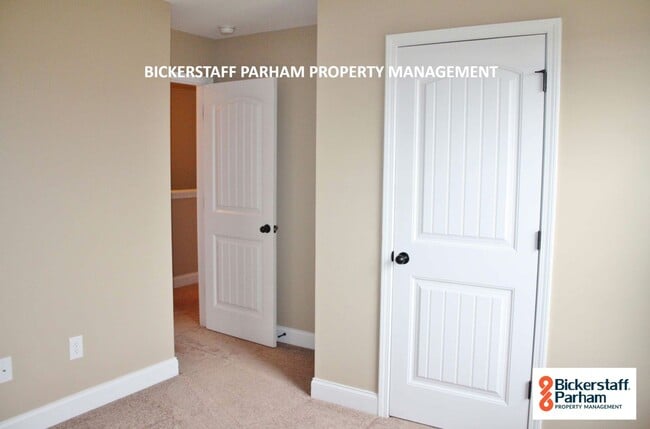 Building Photo - Welcome to Ft. Mitchell!! The Perfect Fami...