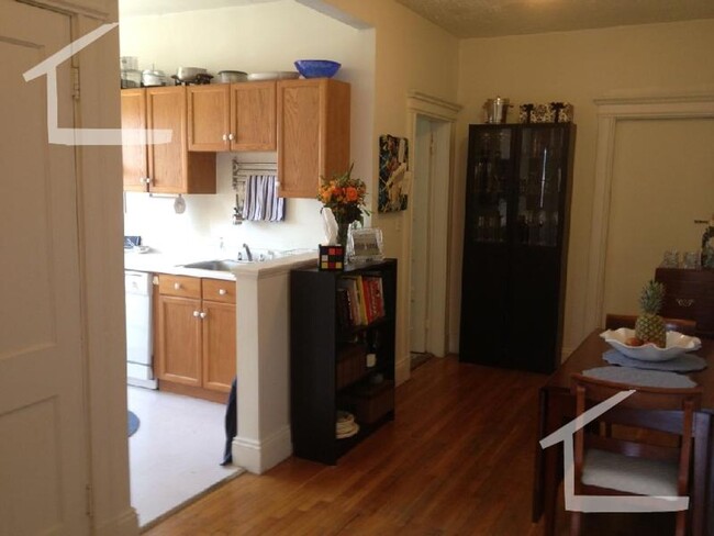 Building Photo - No Brokers fee, Ho Security Deposit, heat,...