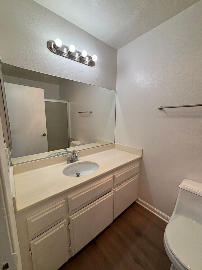 Building Photo - 627 Orange Grove Ave