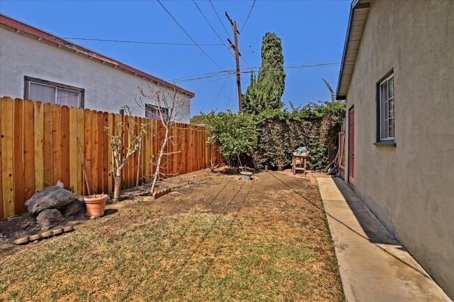 Building Photo - 3532 Maplewood Ave