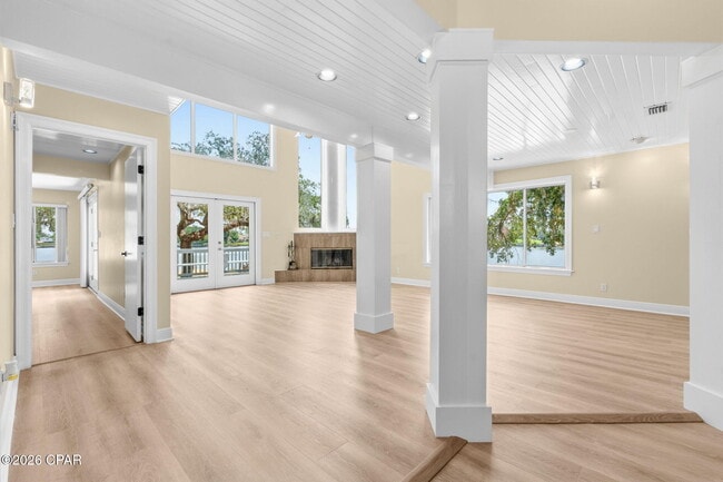 Building Photo - 2718 Country Club Dr