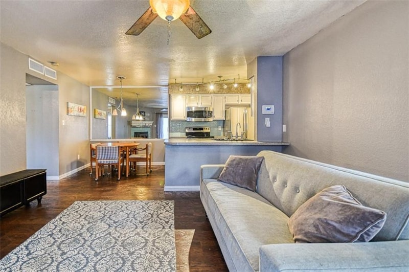 Building Photo - 3000 Chautauqua Ave