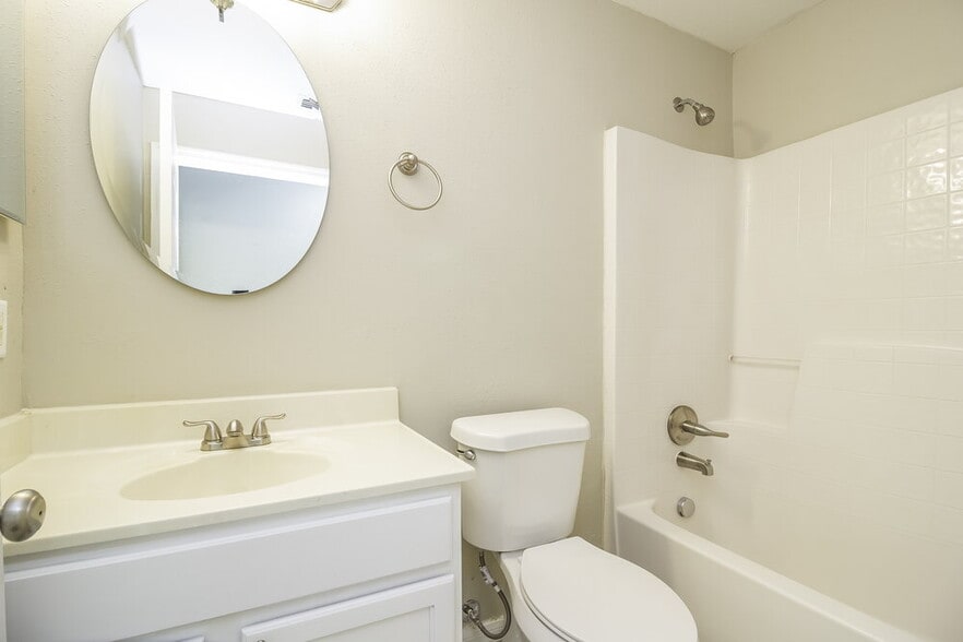 Building Photo - 11821 Pethrick Dr