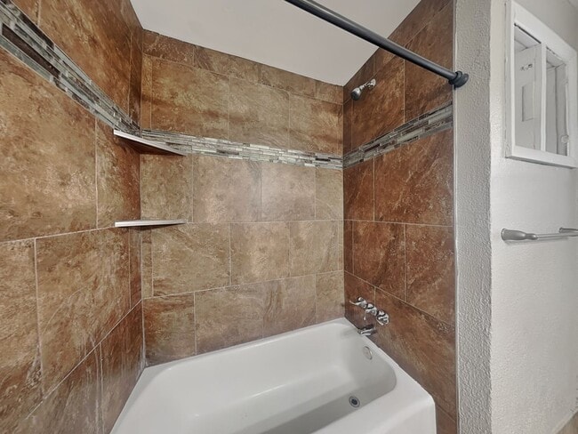 Building Photo - Updated 3 Bed Home with Granite Kitchen, Fenced Yard & Garage