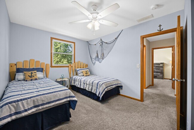 Building Photo - 15414 N River Beach Dr