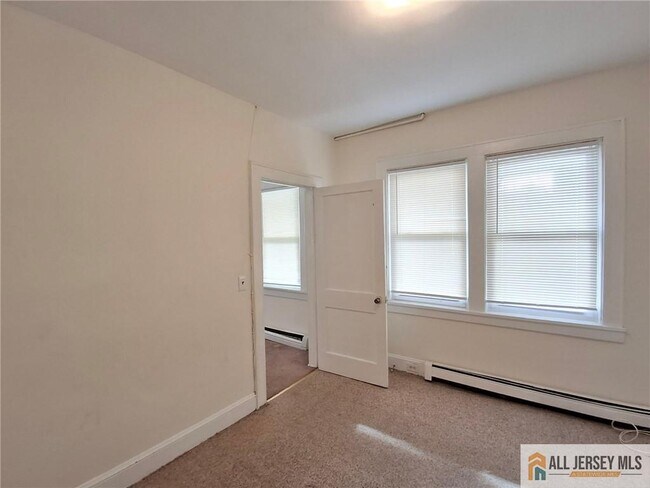 Building Photo - 31 Obert St