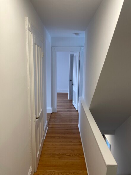 Building Photo - 125 Tunxis Hill Rd