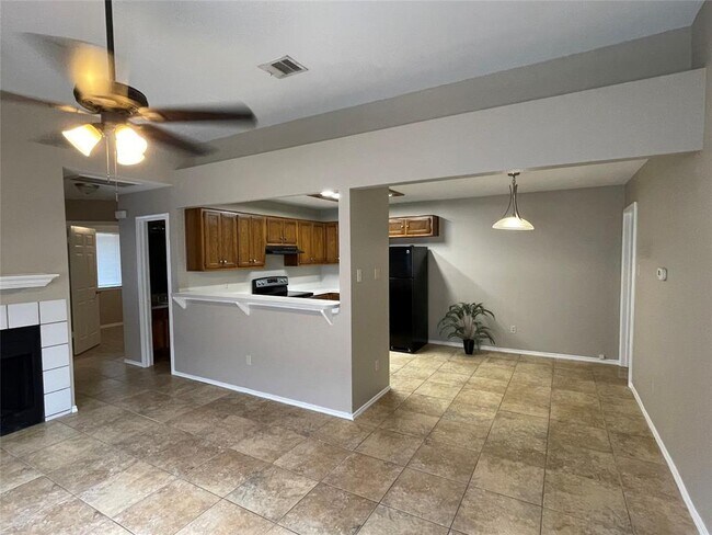 Building Photo - 830 Mica Ln