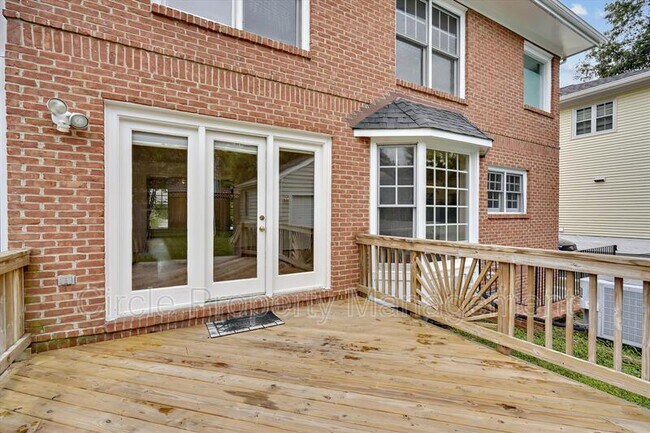 Building Photo - 1805 N Adams St