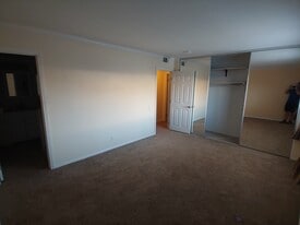 Building Photo - 16040 Leffingwell Rd