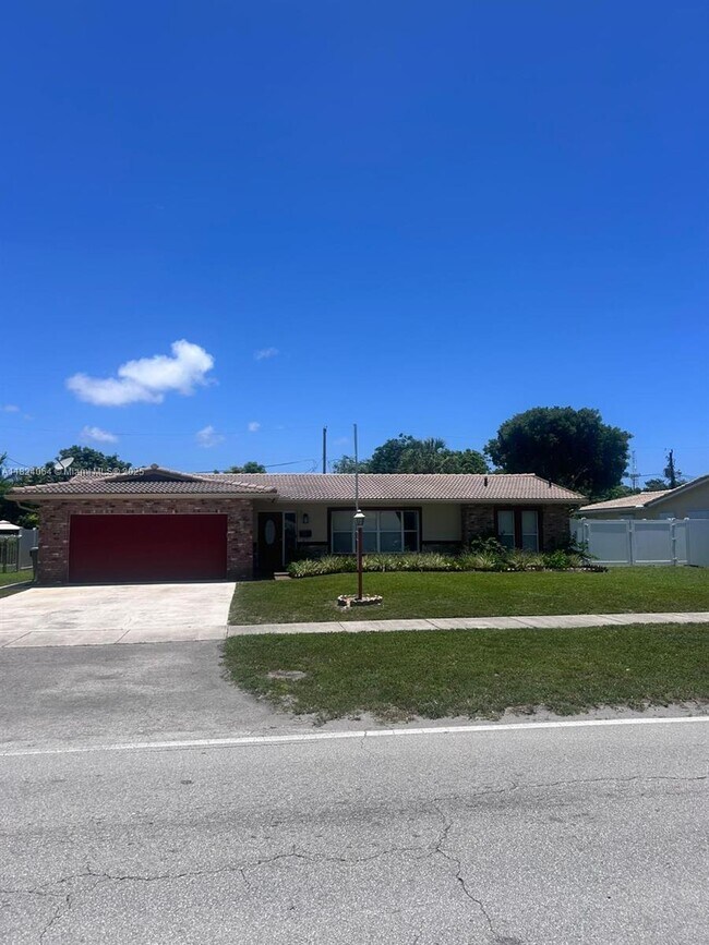 Primary Photo - 225 NW 15th St