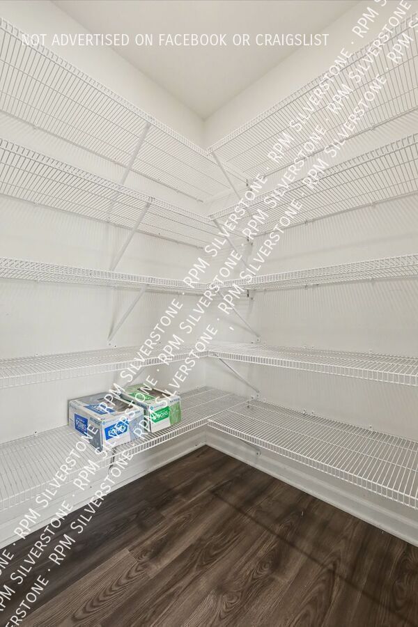 Building Photo - 8727 Pioneer St