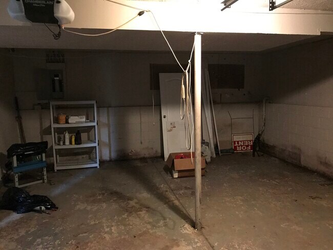 Building Photo - 677 Hubbard Rd