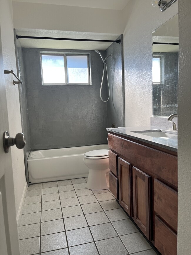 Building Photo - 1706 Brookglen Dr